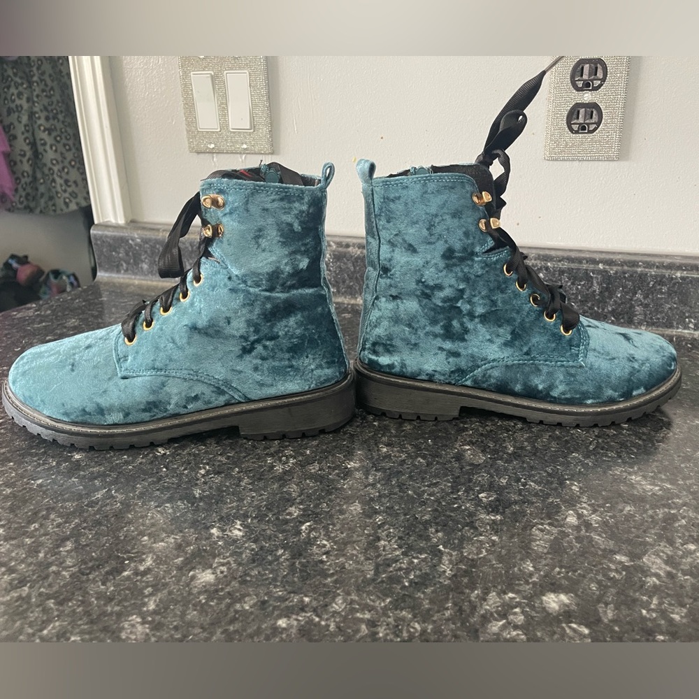Size 7 blue velvet combat boots